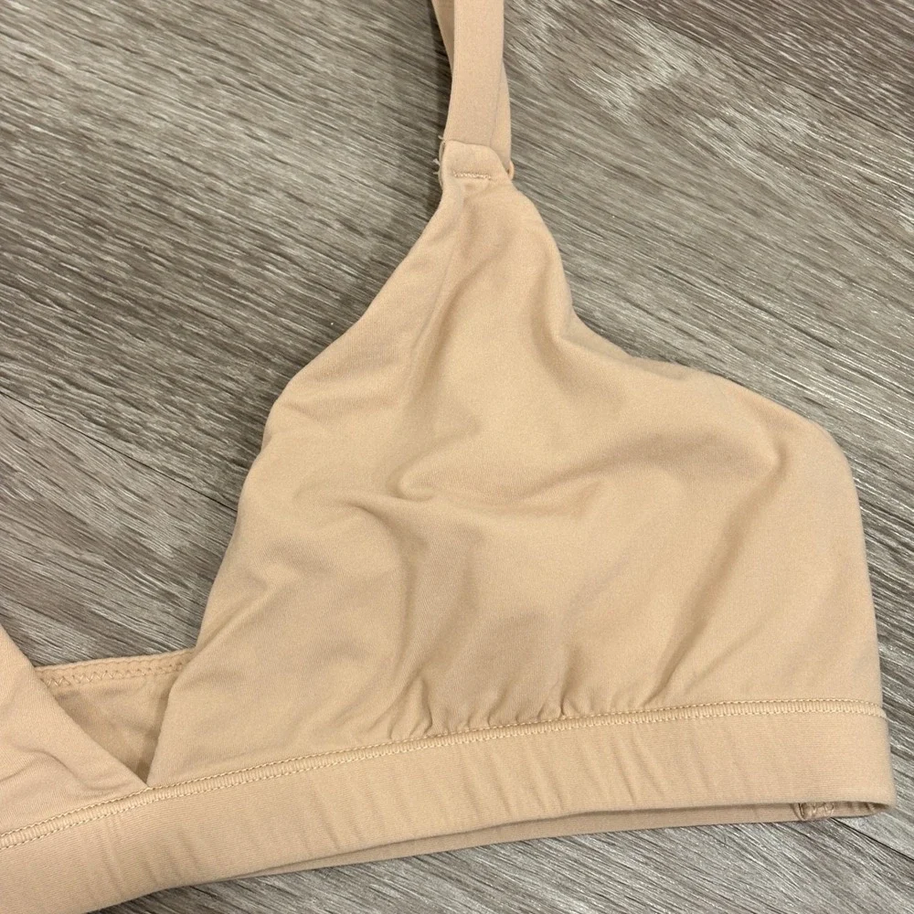 SKIMS Fits Everybody Triangle Bralette Clay Nude Tan Size Medium Wireless Bra - Picture 6 of 9